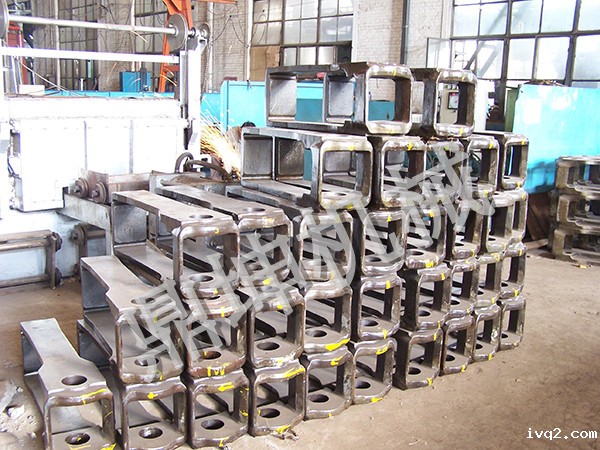 13号货车车钩钩尾框（锻造）