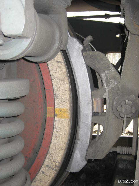 优化制动机操纵 降低机车闸瓦磨耗