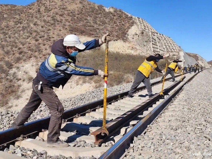 铁路翻轨器施工
