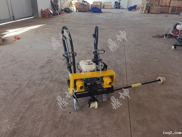 ND-4.2×2型内燃软轴高频捣固机